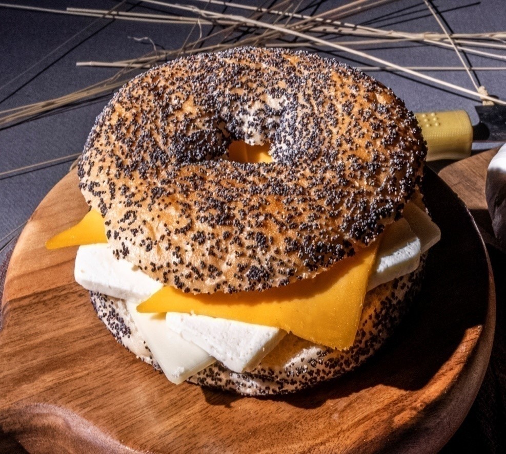 3 Peynirli Haşhaşlı Bagel